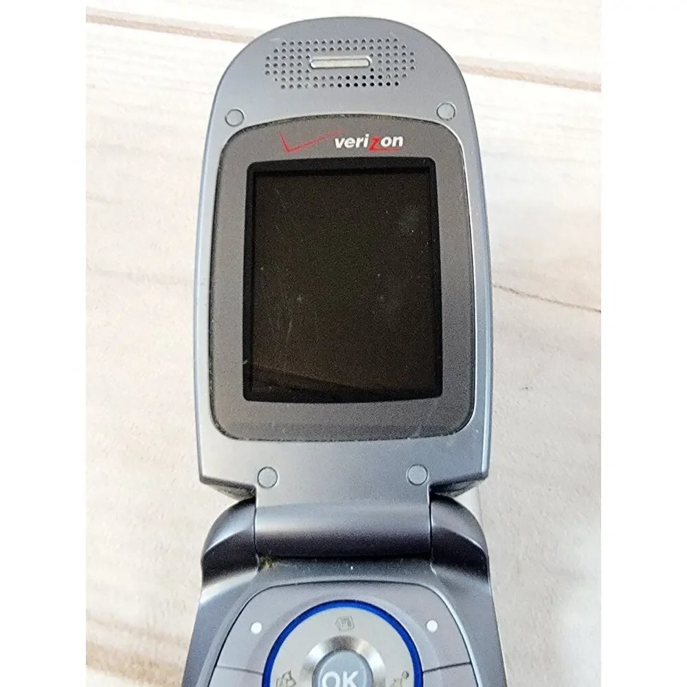 LG VX5300 - VERIZON Grey And Silver Flip Phone Cell Phone Untested